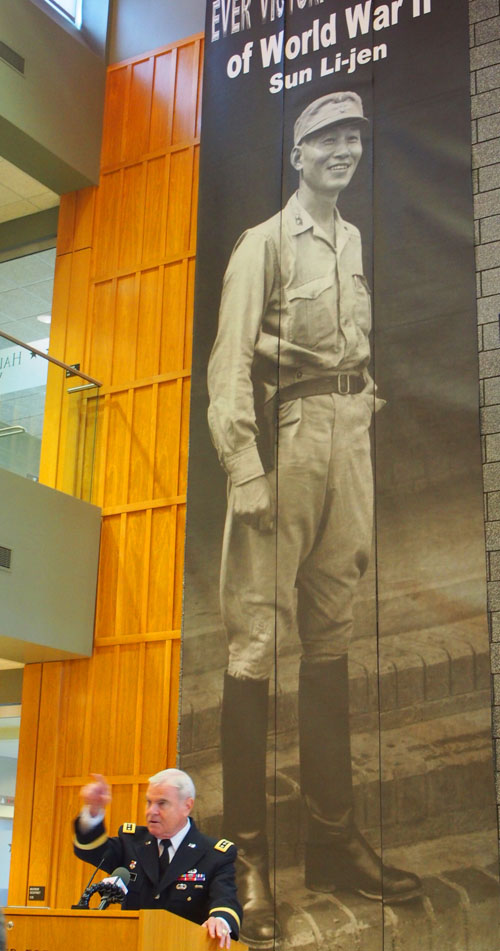 03弗吉尼亚军事学院院长宾尼 皮艾将军致辞.jpg